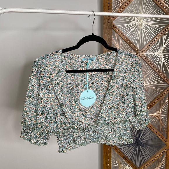 Baby Blue Floral V-Neck Crop Top - Picture 2 of 6